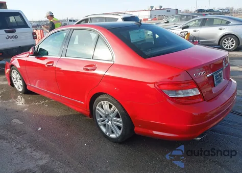 2009 Mercedes-Benz C 300 Luxury 4Matic/Sport 4Matic z USA, uszkodzony, nr VIN WDDGF81X39R084532